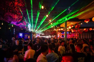 1-800-Lucky — interior y ambiente