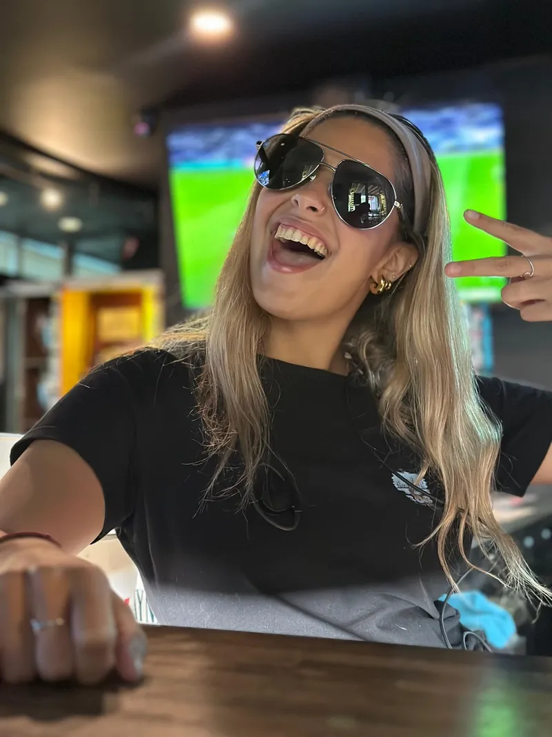 305 Sports Bar — interior y ambiente
