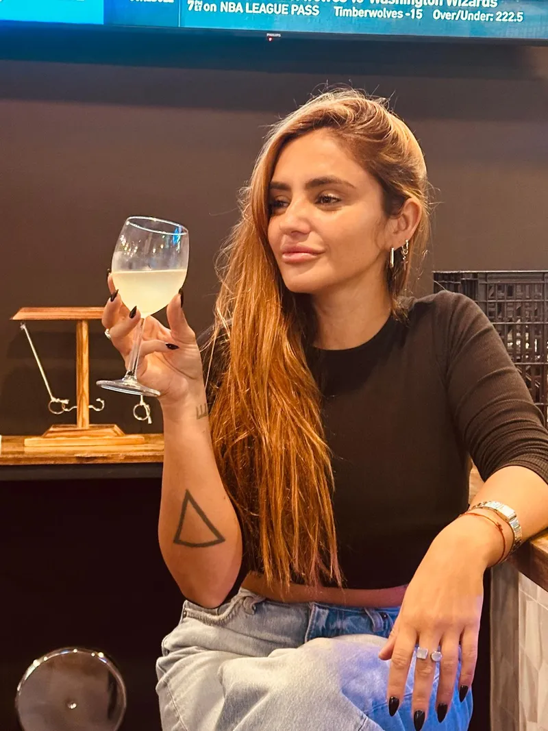 305 Sports Bar — interior y ambiente