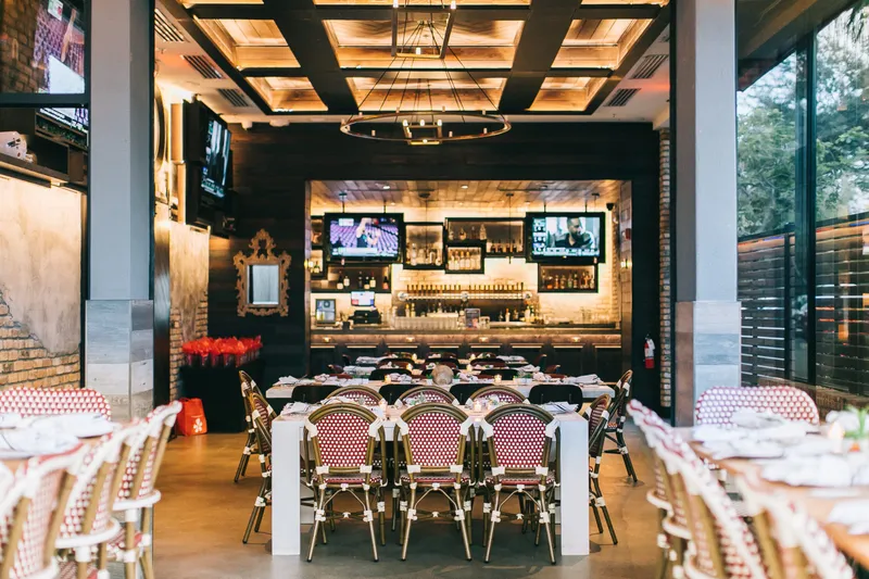 American Social — interior y ambiente