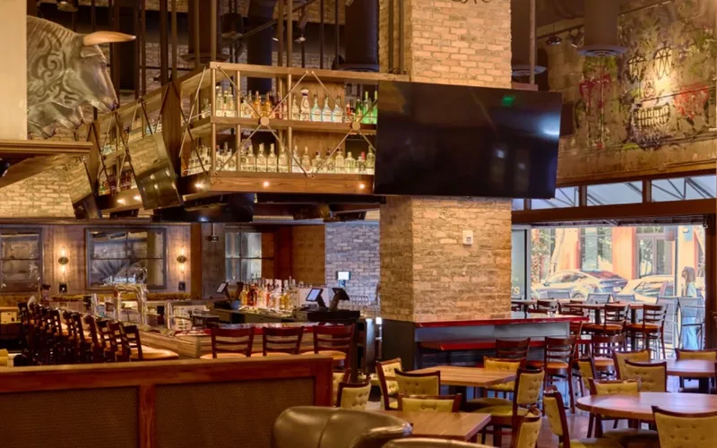 Bar Tulio's — interior y ambiente