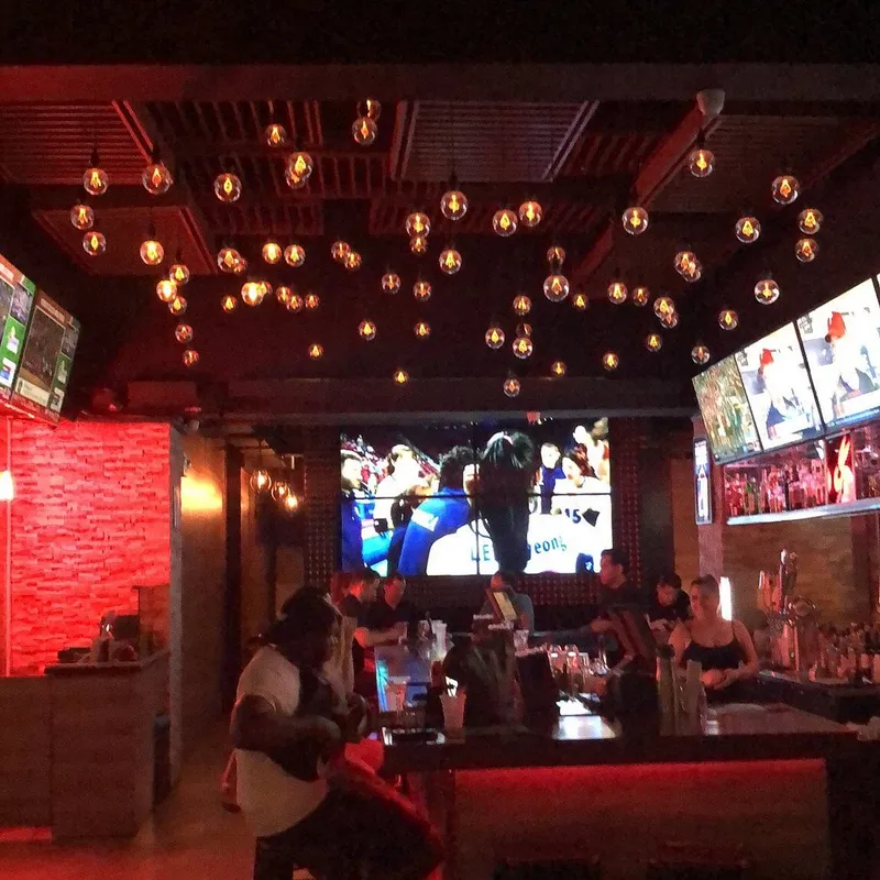 Black Market Miami — interior y ambiente