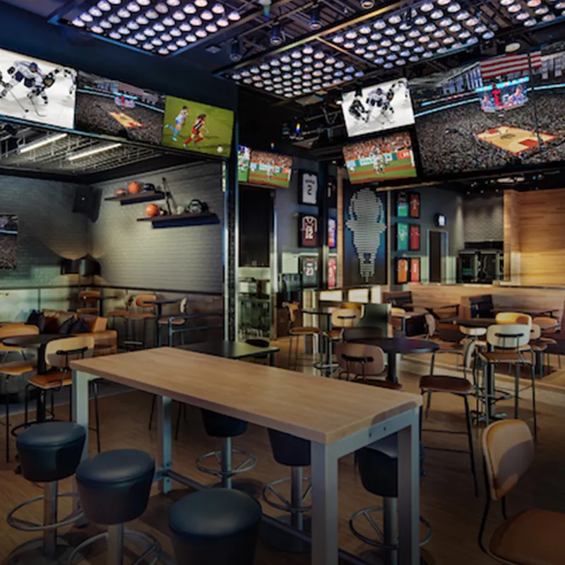 Buffalo Wild Wings Homestead — interior y ambiente