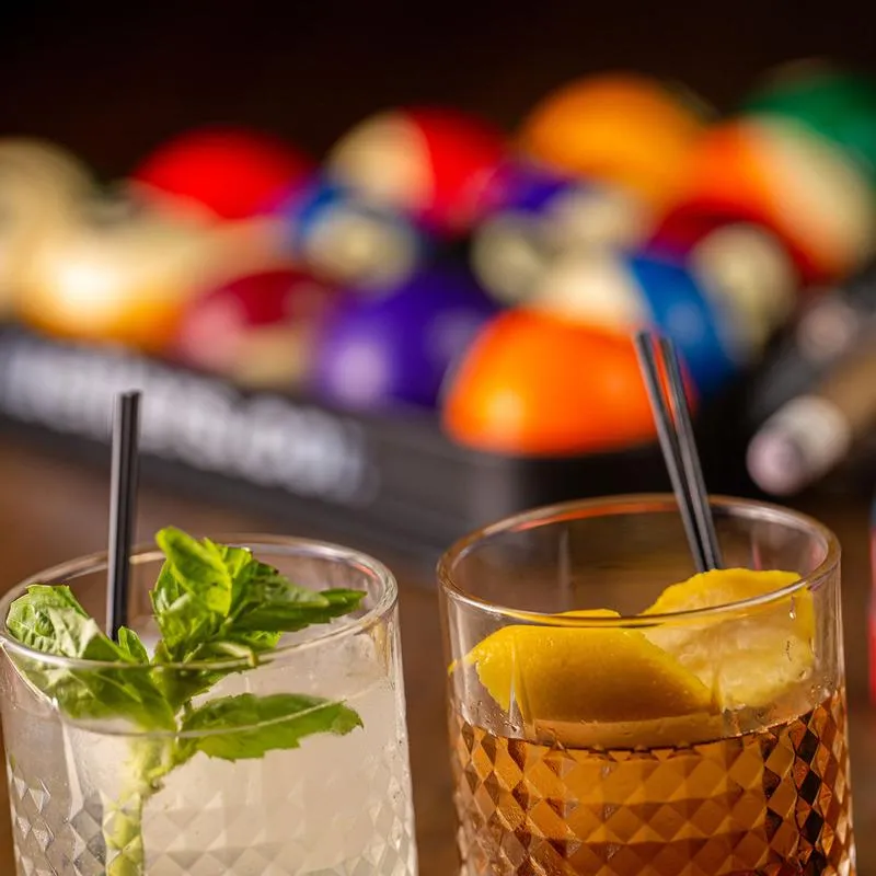 Doral Billiards & Sports Lounge — interior y ambiente
