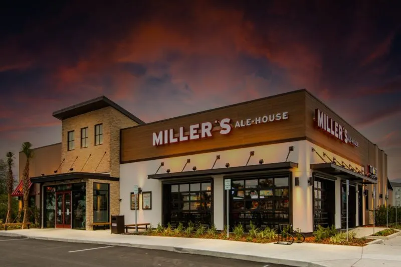 Miller's Ale House Kendall — interior y ambiente