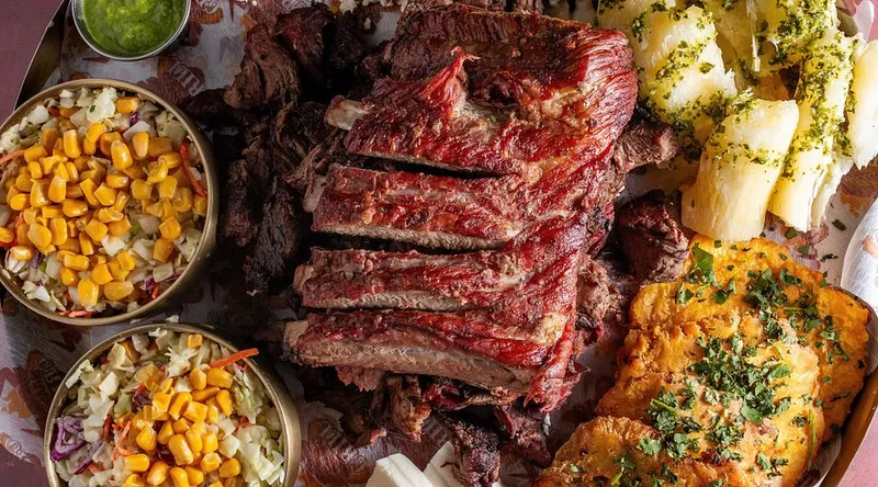 Nando Grill — interior y ambiente
