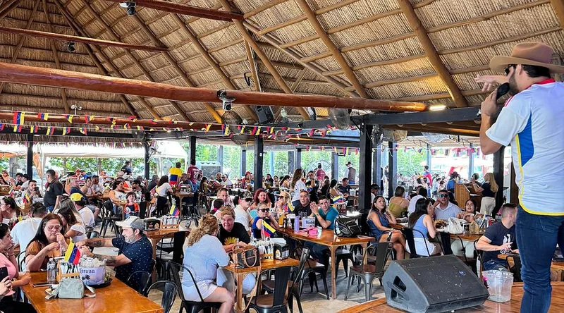 Nando Grill — interior y ambiente