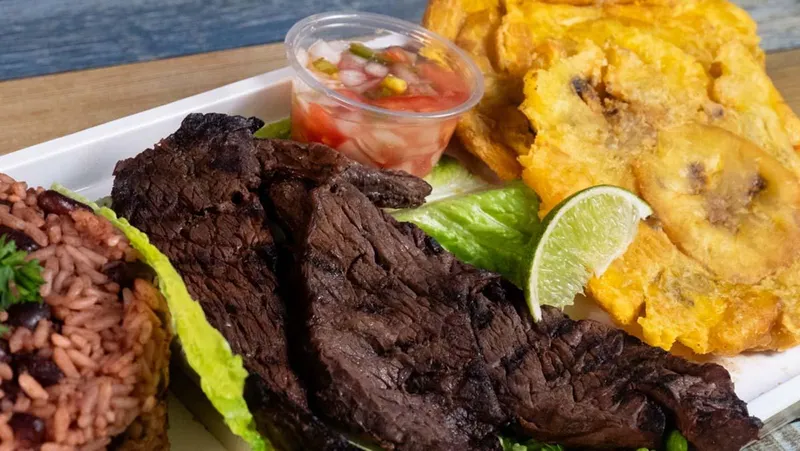 Ollie Sports Bar & Grill — interior y ambiente