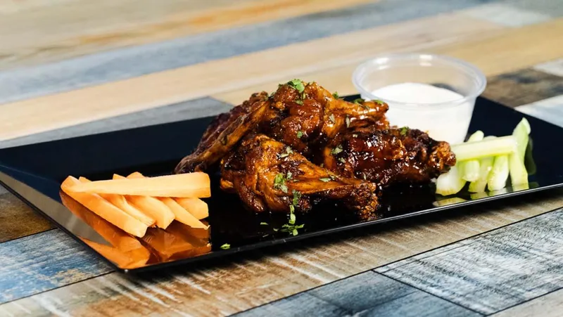 Ollie Sports Bar & Grill — interior y ambiente