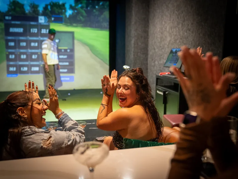 PLAY Sporting Lounge — interior y ambiente