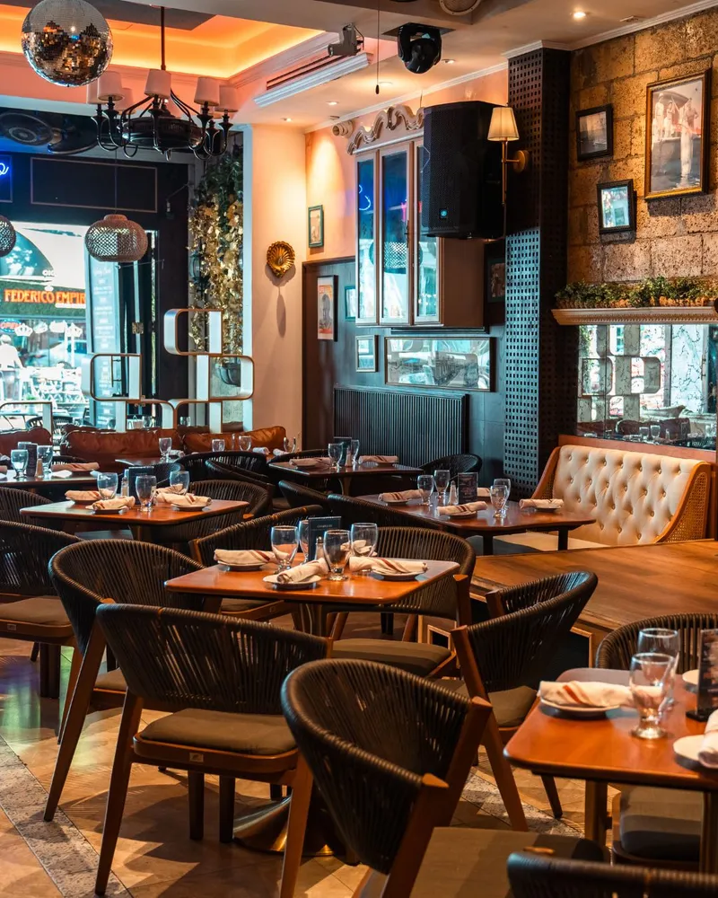 Sala'o Cuban Restaurant — interior y ambiente