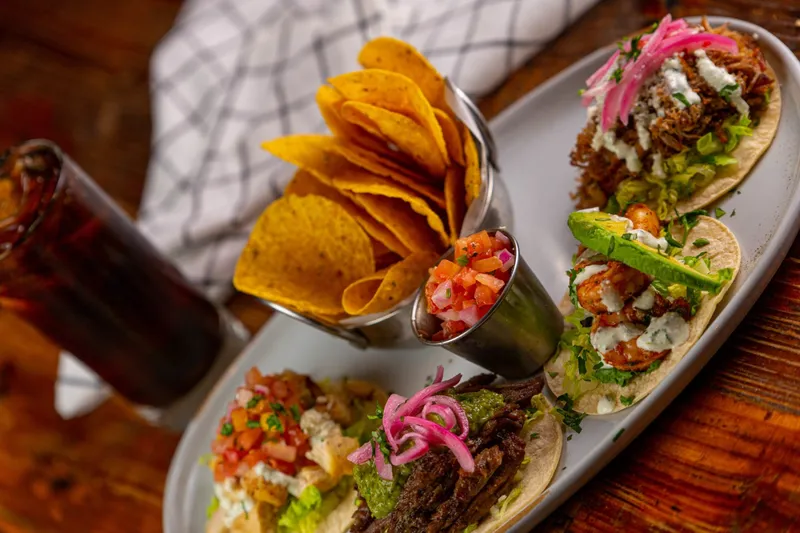 South Pointe Tavern — interior y ambiente