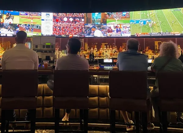 Sports & Social — interior y ambiente