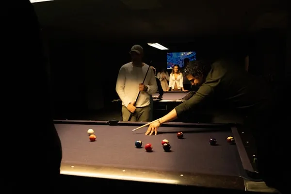 Sports & Social — interior y ambiente