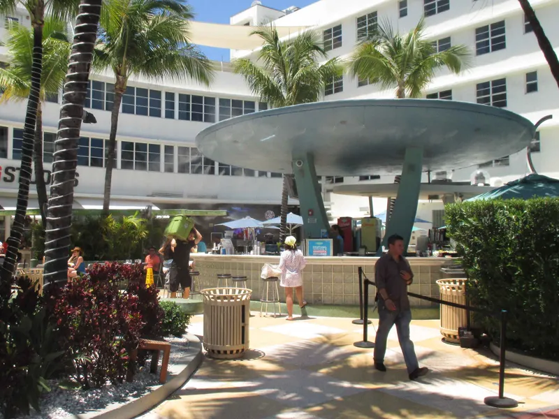 The Clevelander — interior y ambiente